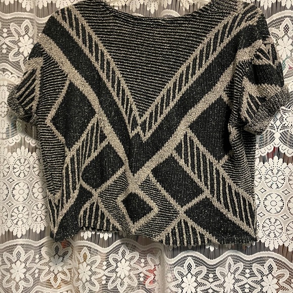 Short sleeve cropped sweater - Picture 2 of 3